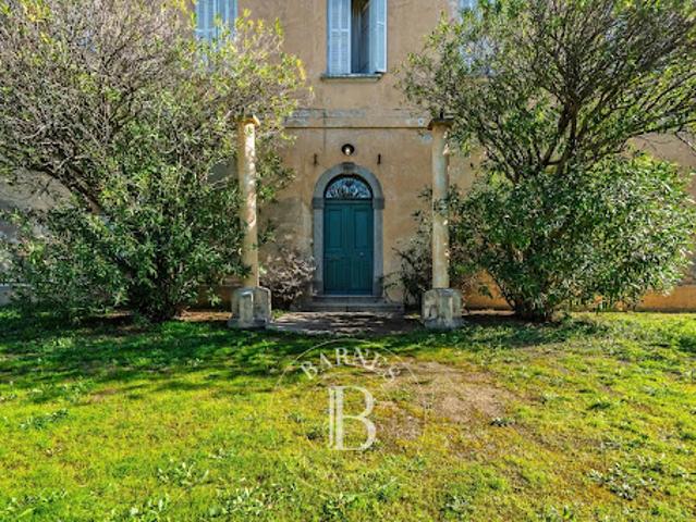 Villa avec jardin et terrasse