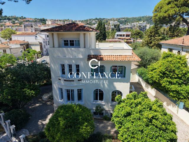Villa avec jardin et terrasse