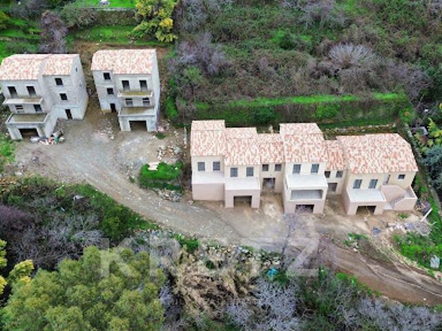 Villa avec jardin et terrasse