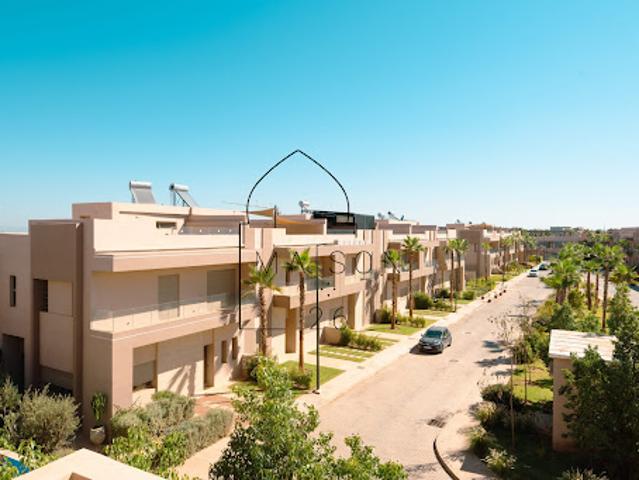 Villa avec jardin et terrasse