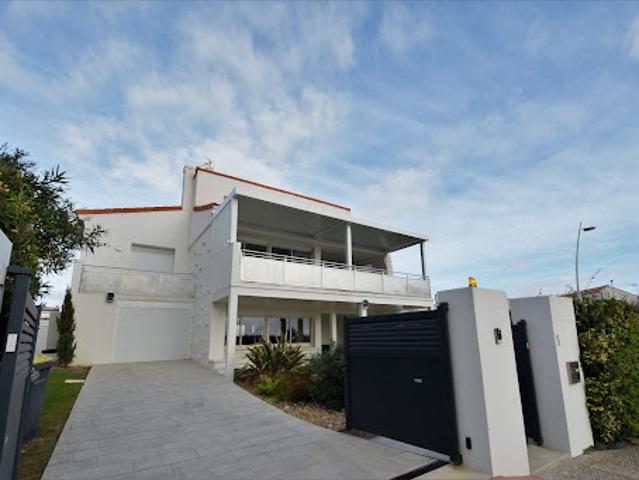 Villa avec jardin et terrasse