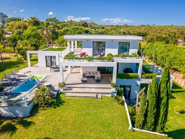 Villa avec jardin et terrasse