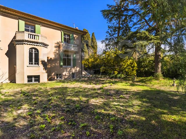 Villa avec jardin et terrasse