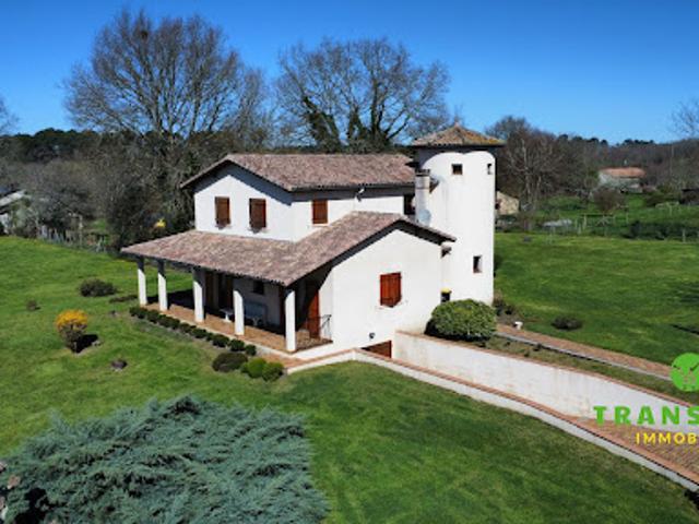 Villa avec jardin et terrasse