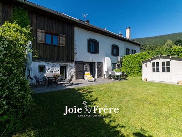 Villa avec jardin et terrasse