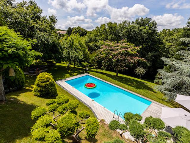 Villa avec jardin et terrasse