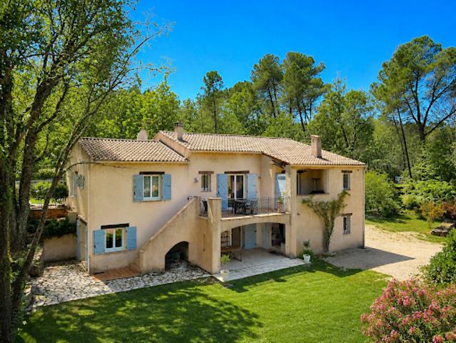 Villa avec jardin et terrasse