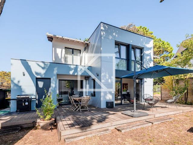 Villa avec jardin et terrasse