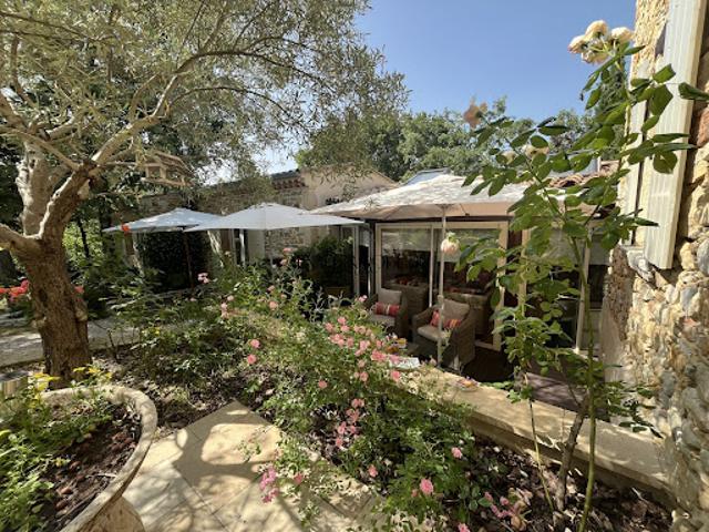 Villa avec jardin et terrasse