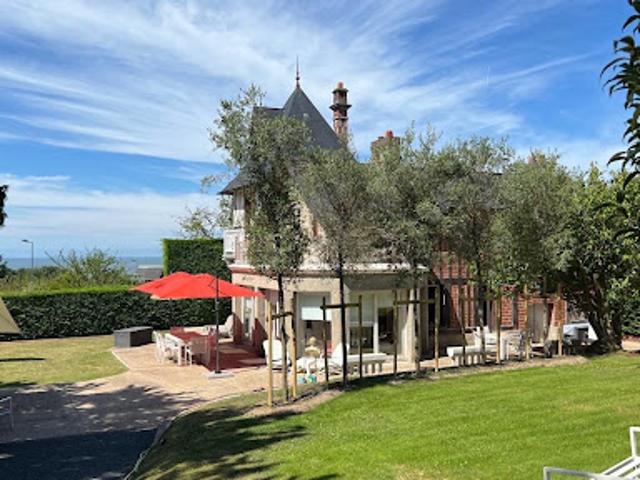 Villa avec jardin et terrasse