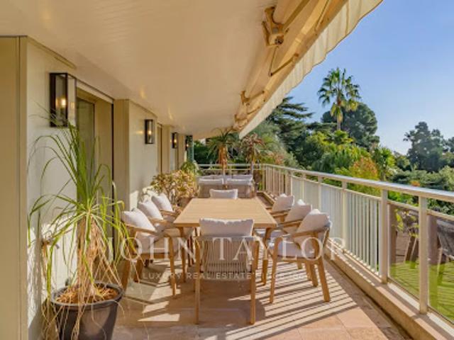 Villa avec jardin et terrasse