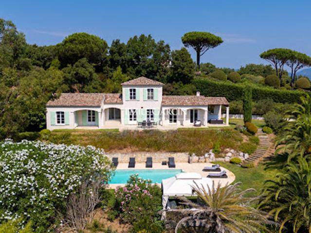 Villa avec jardin et terrasse