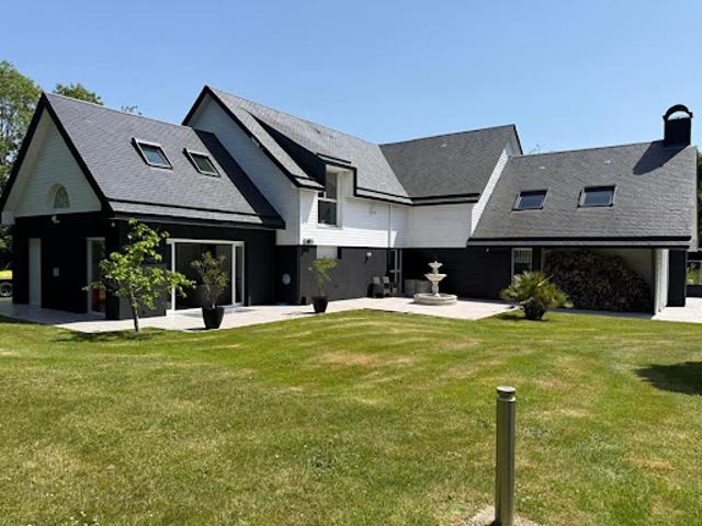 Villa avec jardin et terrasse