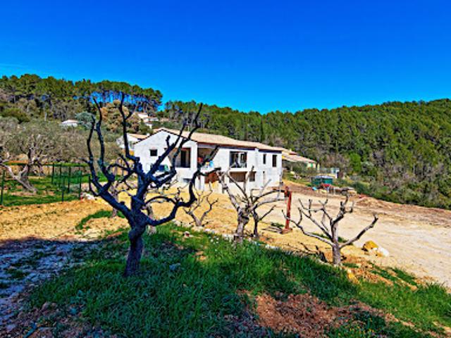 Villa avec jardin et terrasse