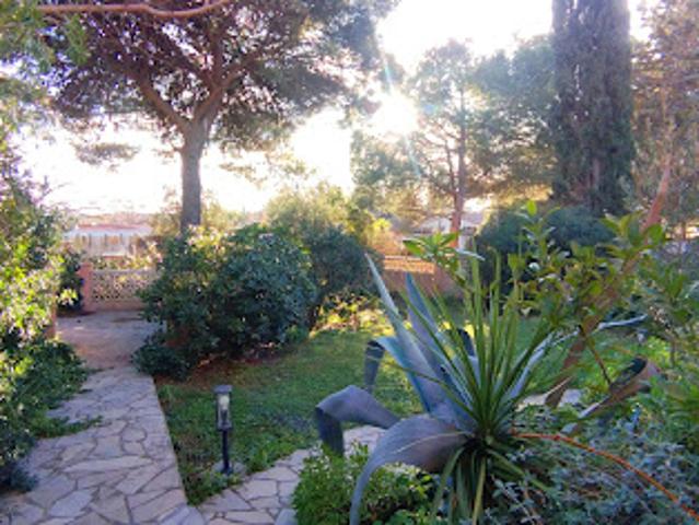 Villa avec jardin et terrasse