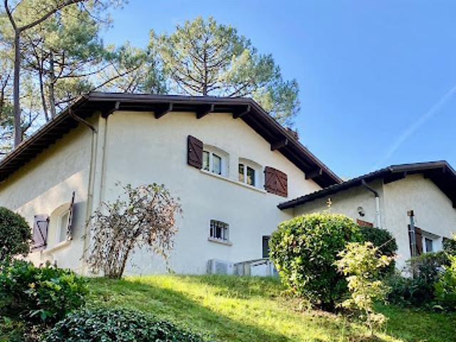 Villa avec jardin et terrasse