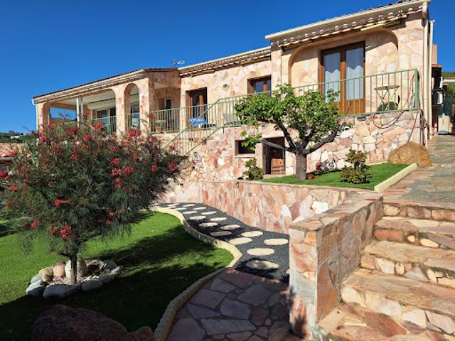 Villa avec jardin et terrasse