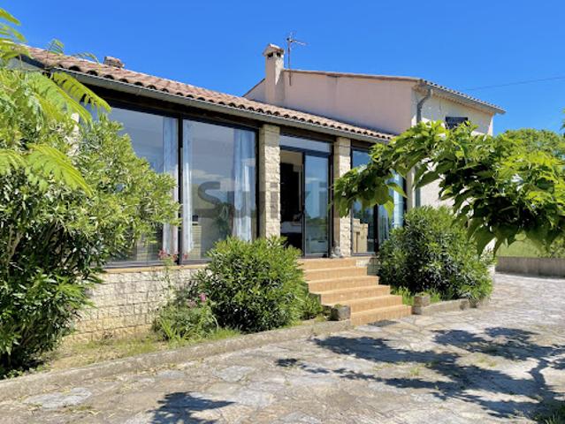 Villa avec jardin et terrasse
