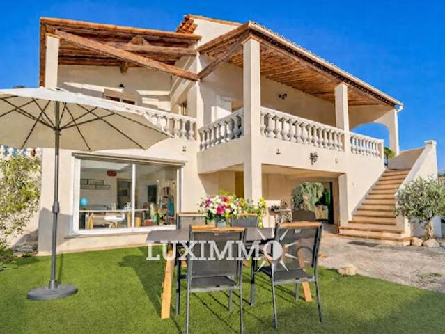 Villa avec jardin et terrasse
