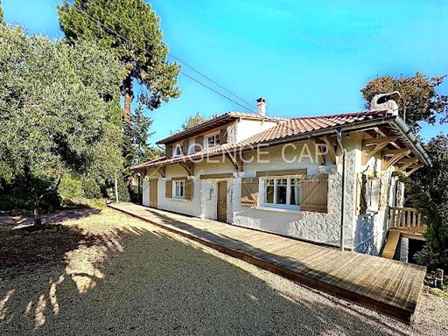 Villa avec jardin et terrasse