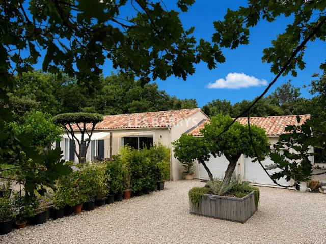 Villa avec jardin et terrasse