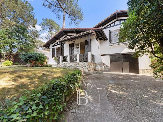 Villa avec jardin et terrasse