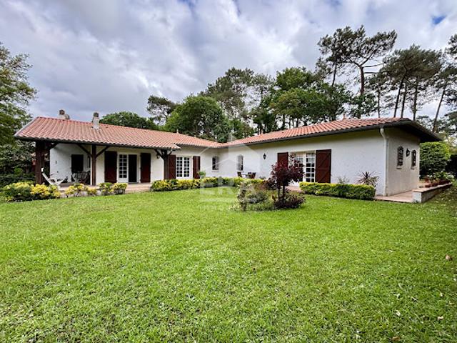 Villa avec jardin et terrasse