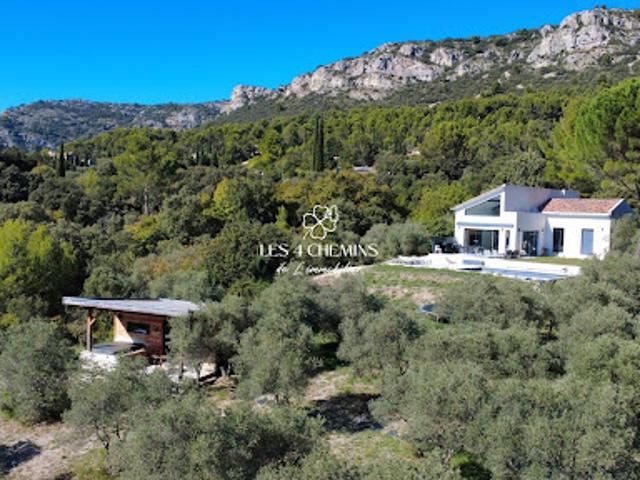 Villa avec jardin et terrasse