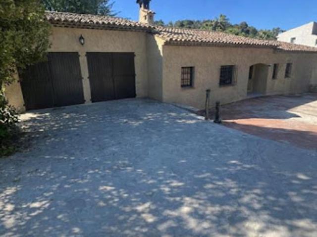 Villa avec jardin et terrasse