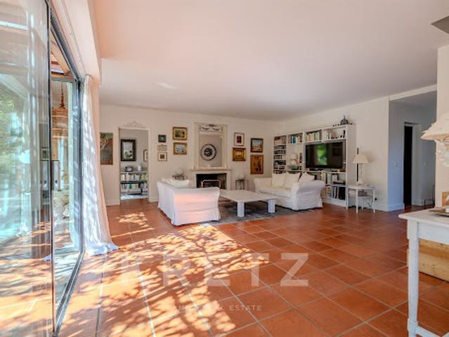 Villa avec jardin et terrasse