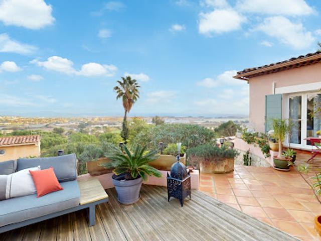 Villa avec jardin et terrasse