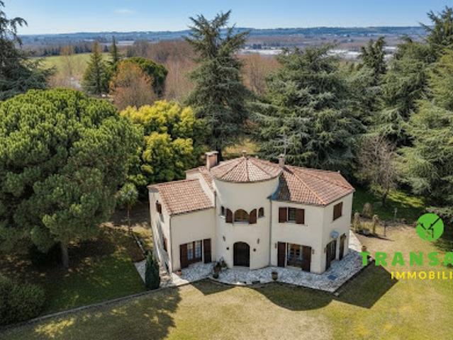 Villa avec jardin et terrasse