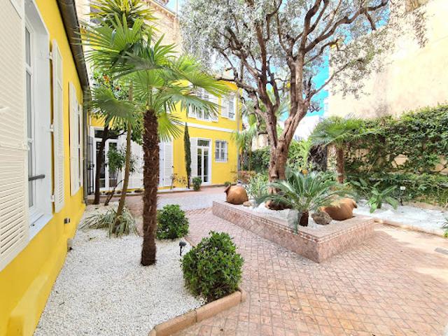 Villa avec jardin et terrasse