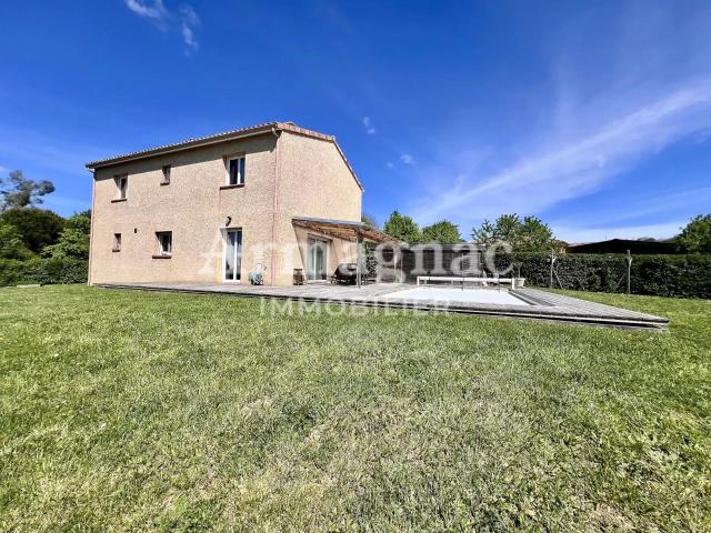 Villa avec jardin et piscine 136m² Marambat
