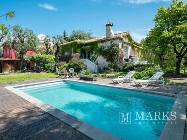 Villa avec permis de construire accordé, à proximité de la plage à Saint Jean Cap Ferrat