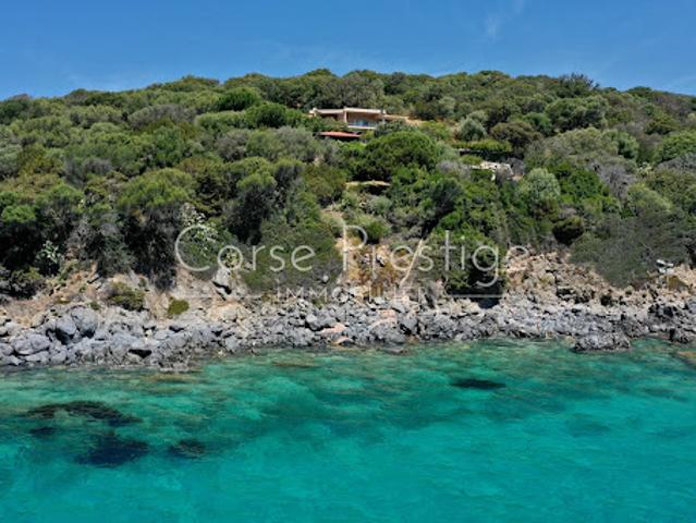 Villa avec piscine en bord de mer