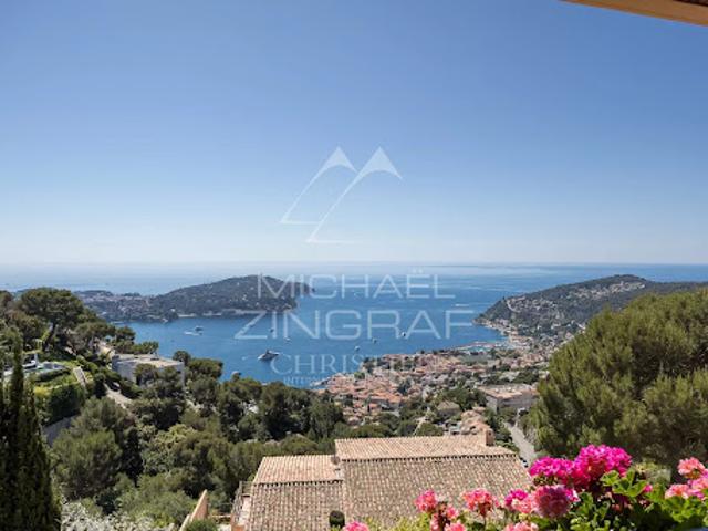 Villa avec piscine en bord de mer