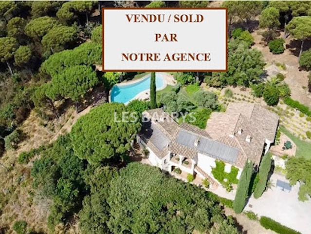 Villa avec piscine et jardin