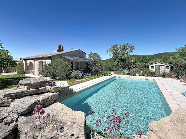 Villa avec piscine et jardin