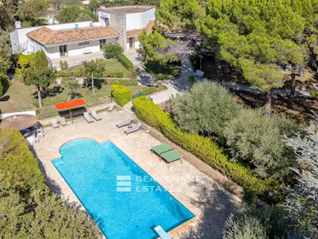 Villa avec piscine et jardin