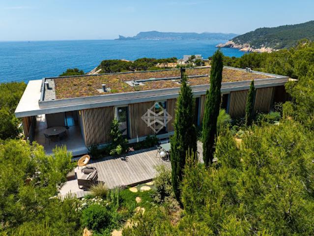 Villa avec piscine en bord de mer