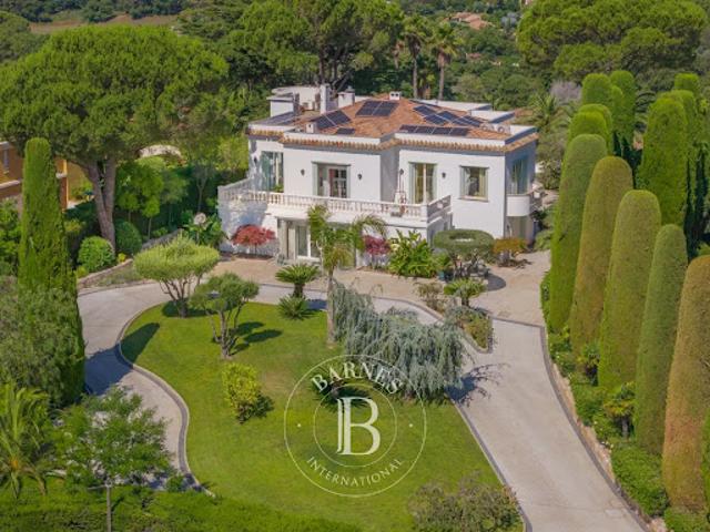 Villa avec piscine en bord de mer