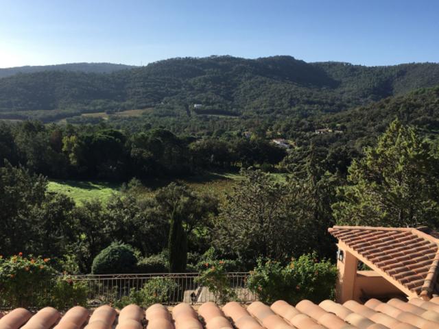 VILLA AVEC PISCINE 2 000 m2 PLEIN SUD VUE DOMINANTE