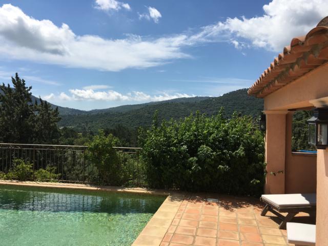 VILLA AVEC PISCINE 2 000 m2 PLEIN SUD VUE DOMINANTE