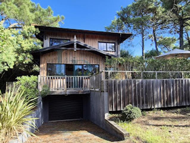 Villa avec piscine en bord de mer