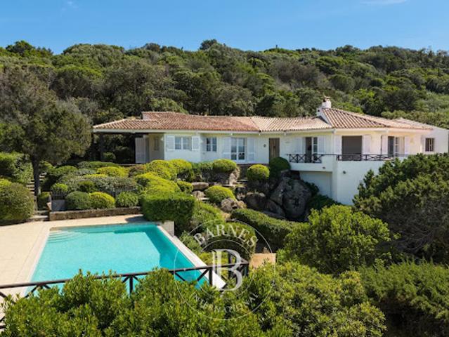 Villa avec piscine en bord de mer