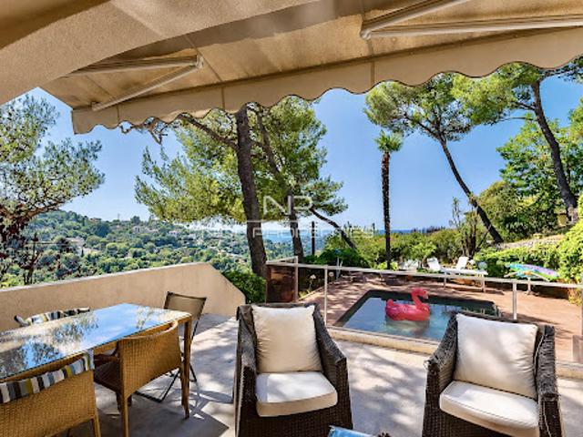 Villa avec piscine en bord de mer