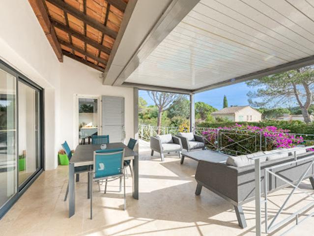 Villa avec piscine et terrasse
