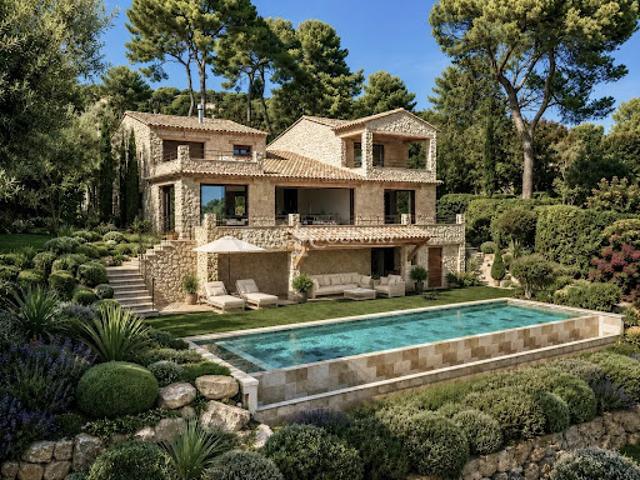 Villa avec piscine en bord de mer
