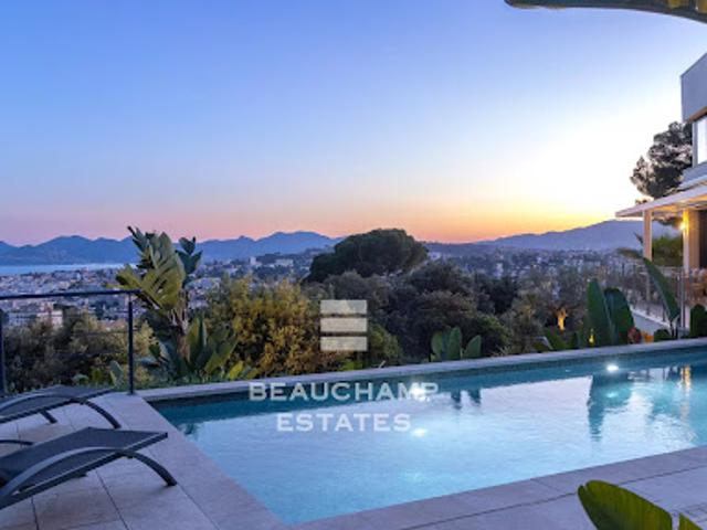 Villa avec piscine en bord de mer
